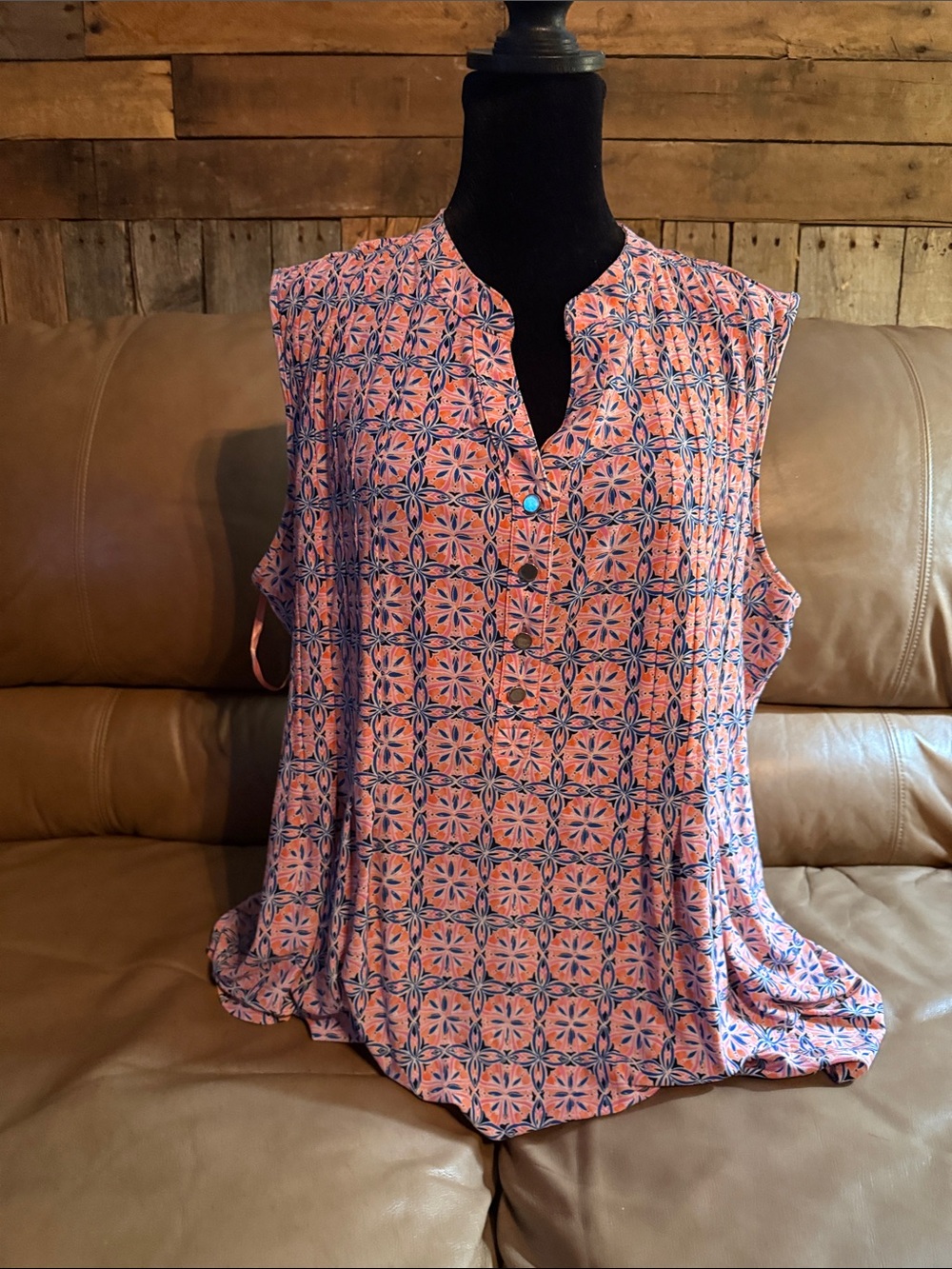 Westport Pink & Blue Sleeveless Geometric Print Split-Neck Camisole